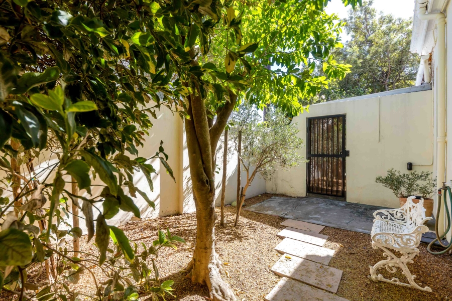 4 Bedroom Property for Sale in Oranjezicht Western Cape